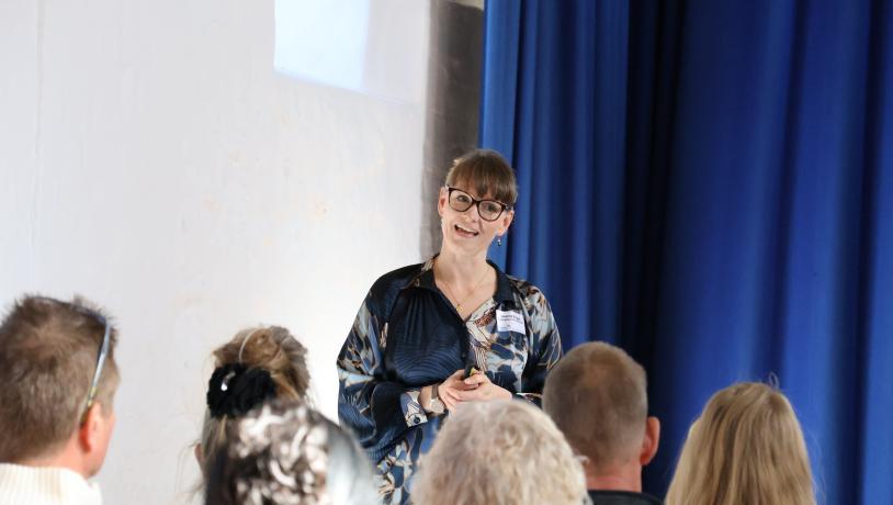 Johanne Bugge byder velkommen til årets Partnerskabsdag 2025